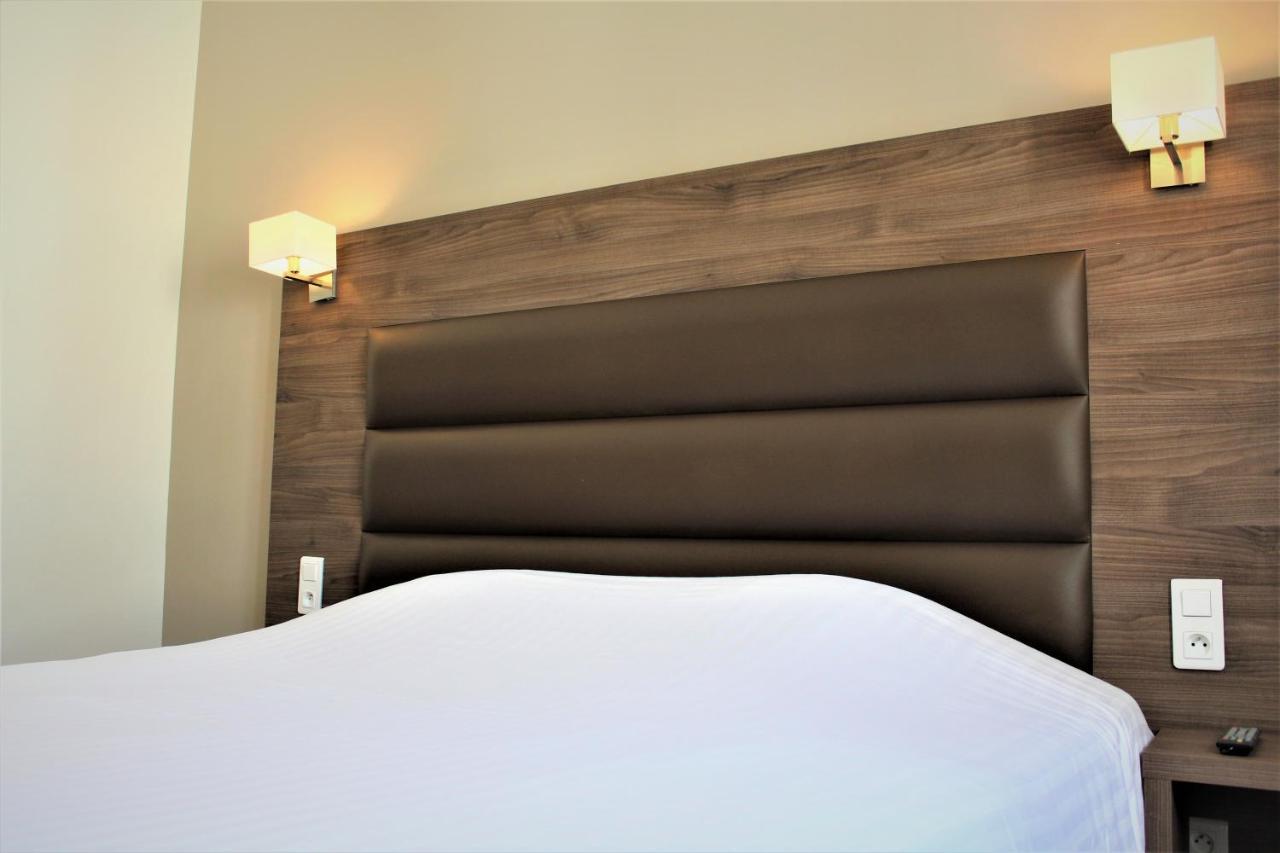 Royal Hotel Angers Bagian luar foto