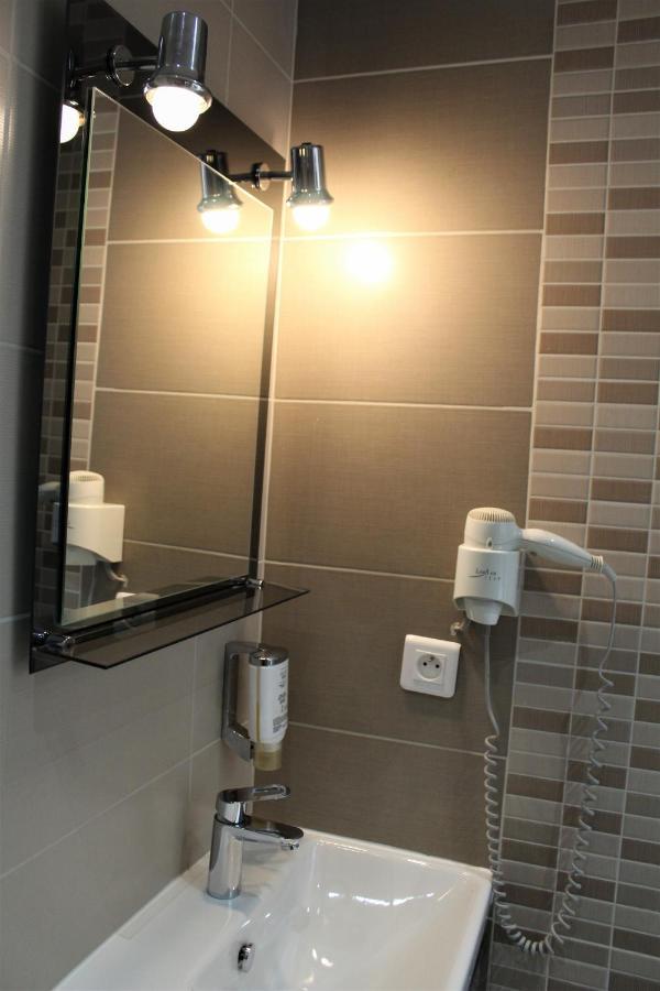 Royal Hotel Angers Bagian luar foto