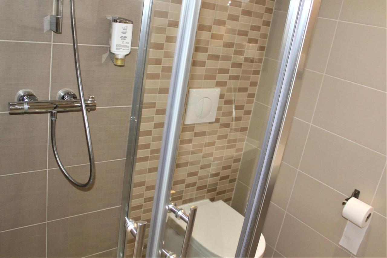 Royal Hotel Angers Bagian luar foto