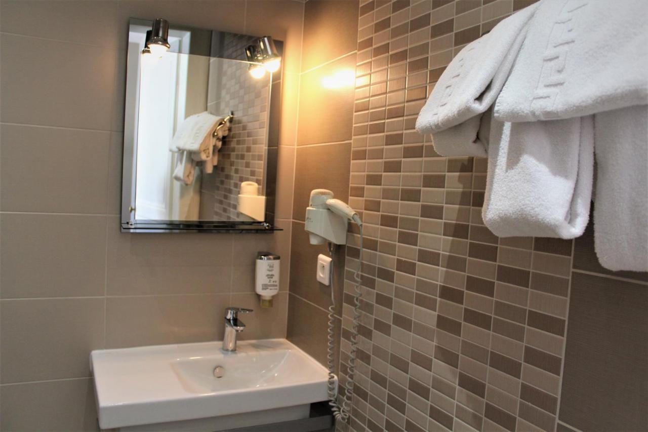 Royal Hotel Angers Bagian luar foto