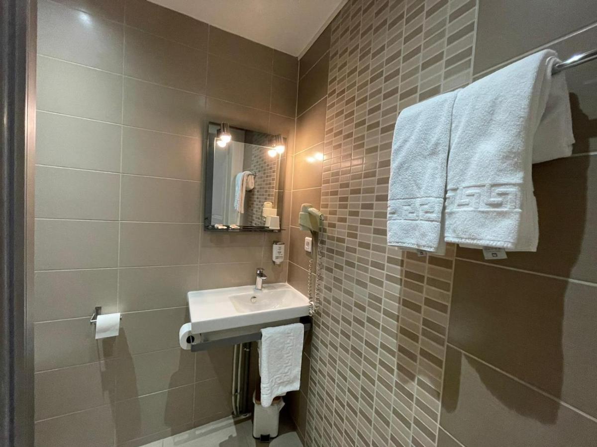 Royal Hotel Angers Bagian luar foto